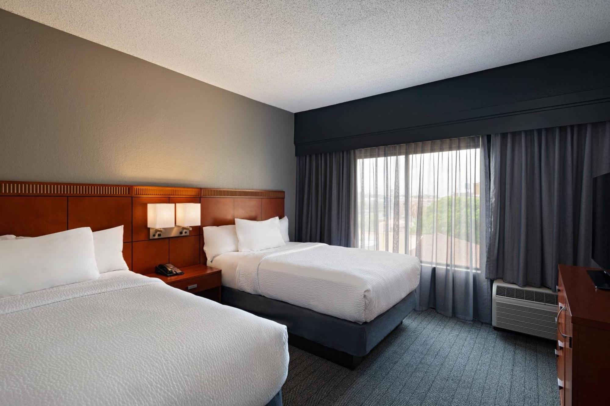 מלון Courtyard By Marriott San Antonio Airport מראה חיצוני תמונה