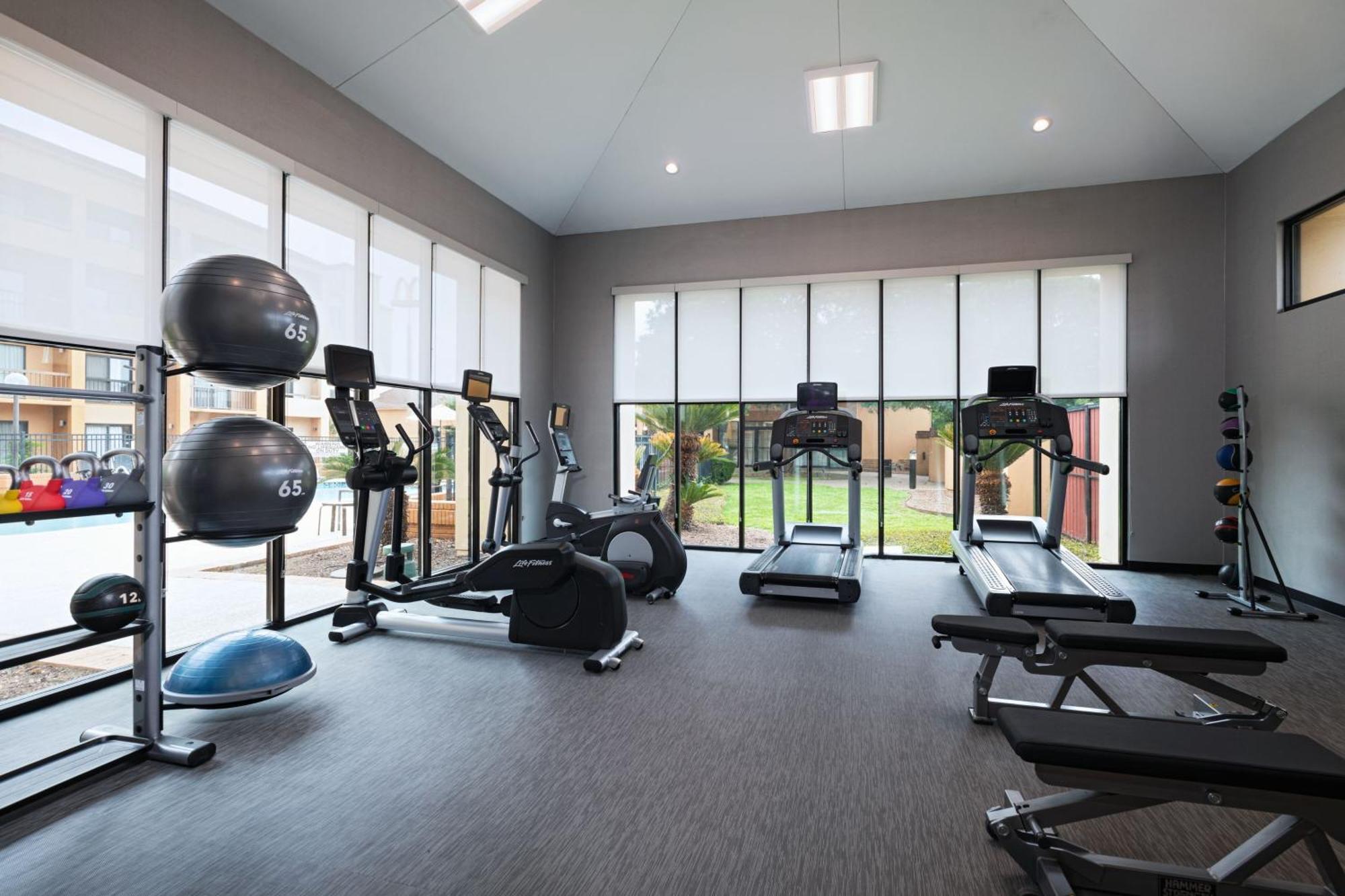 מלון Courtyard By Marriott San Antonio Airport מראה חיצוני תמונה