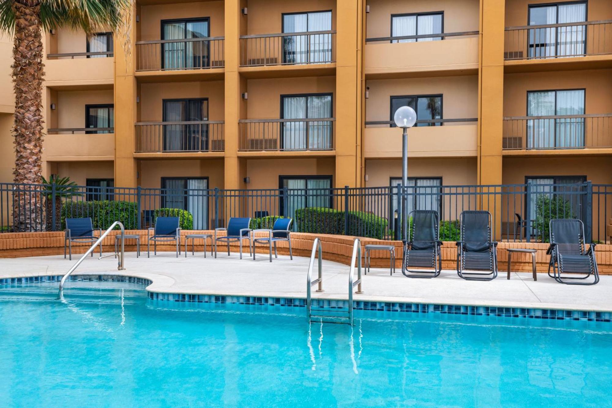 מלון Courtyard By Marriott San Antonio Airport מראה חיצוני תמונה