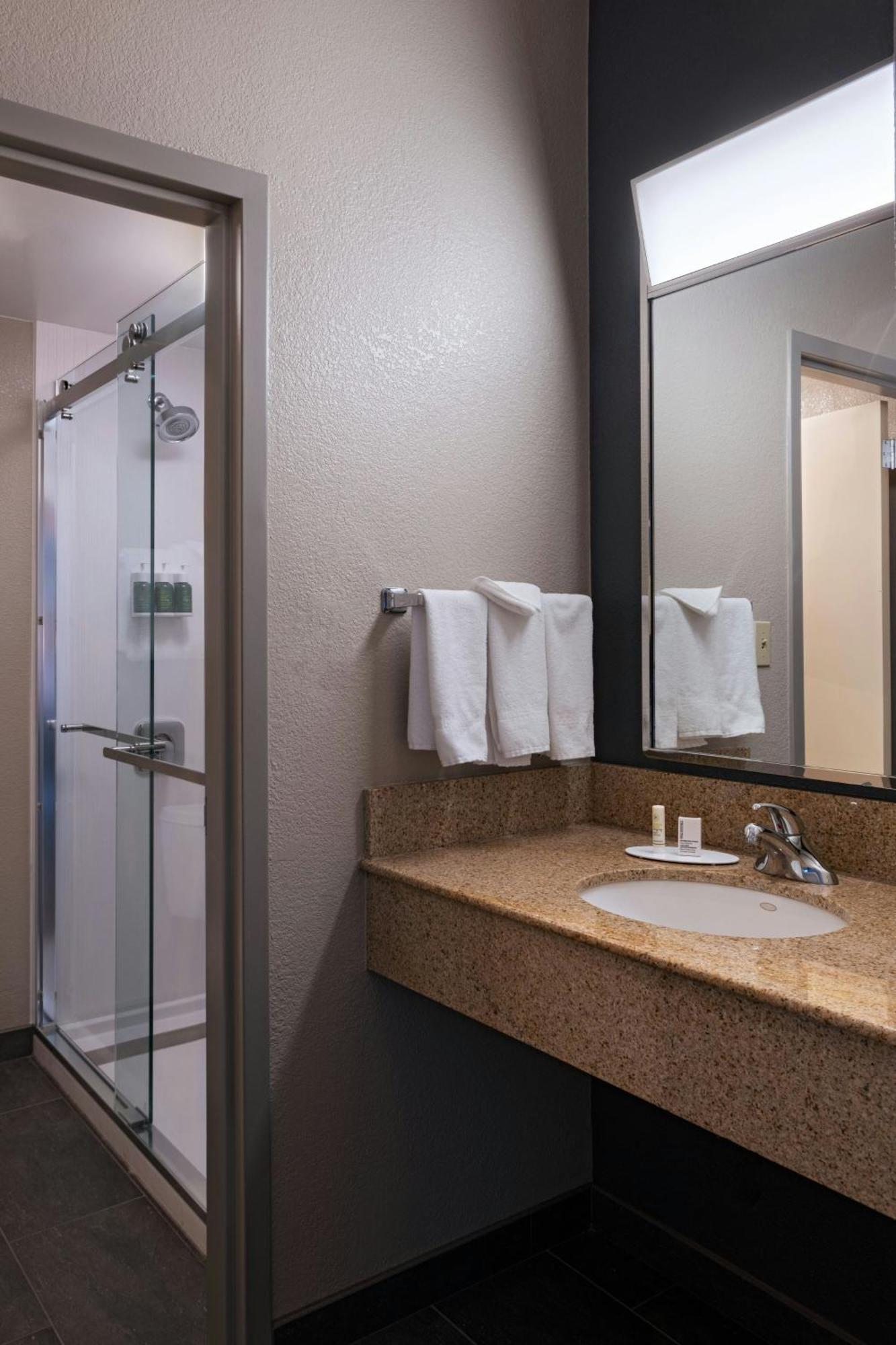 מלון Courtyard By Marriott San Antonio Airport מראה חיצוני תמונה
